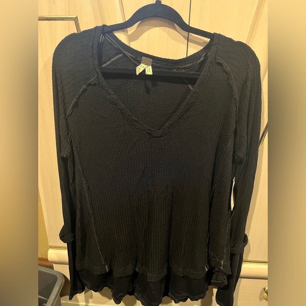 Free People Black long sleeve shirt 🖤